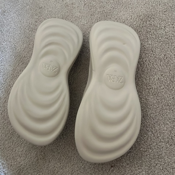 Zara rubber slippers size 39 - Picture 3 of 3